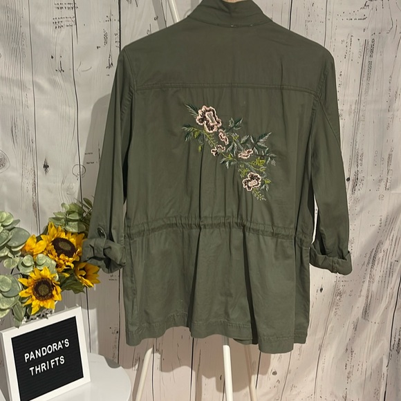 Westport Olive Green Embroidered Flowers Women’s jacket Size L Preowned - Picture 2 of 10